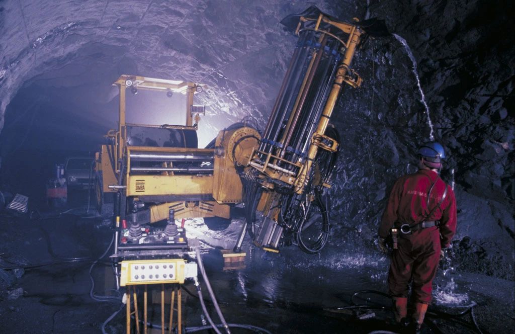 Underground Cutting and Mining Integrated Technology in Jingtieshan Mine