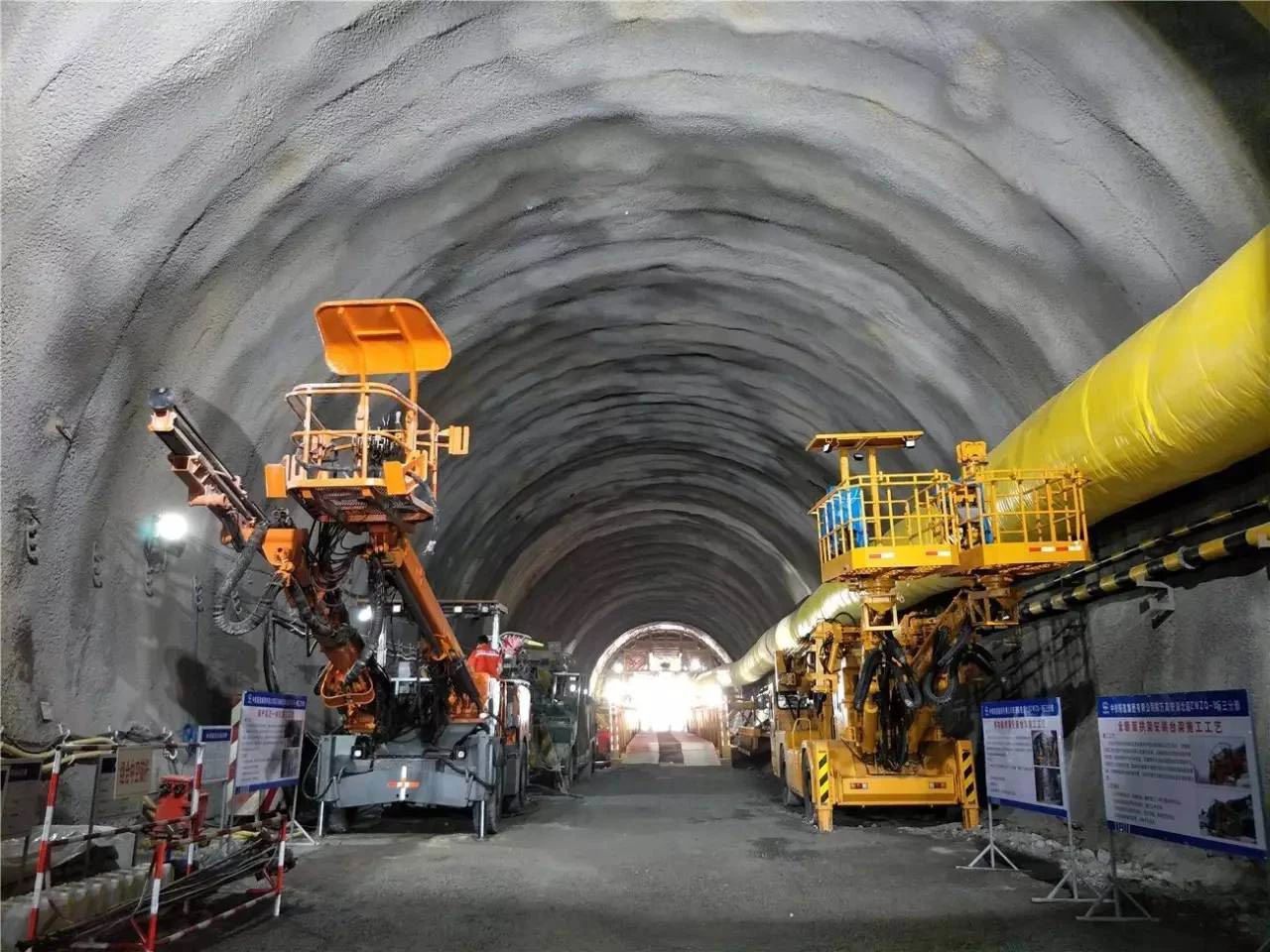 Application of Triple-boom Rock Drilling Jumbo to Weak Surrounding Rock Construction of Zhengzhou-Wanzhou High-speed Railway Tunnel