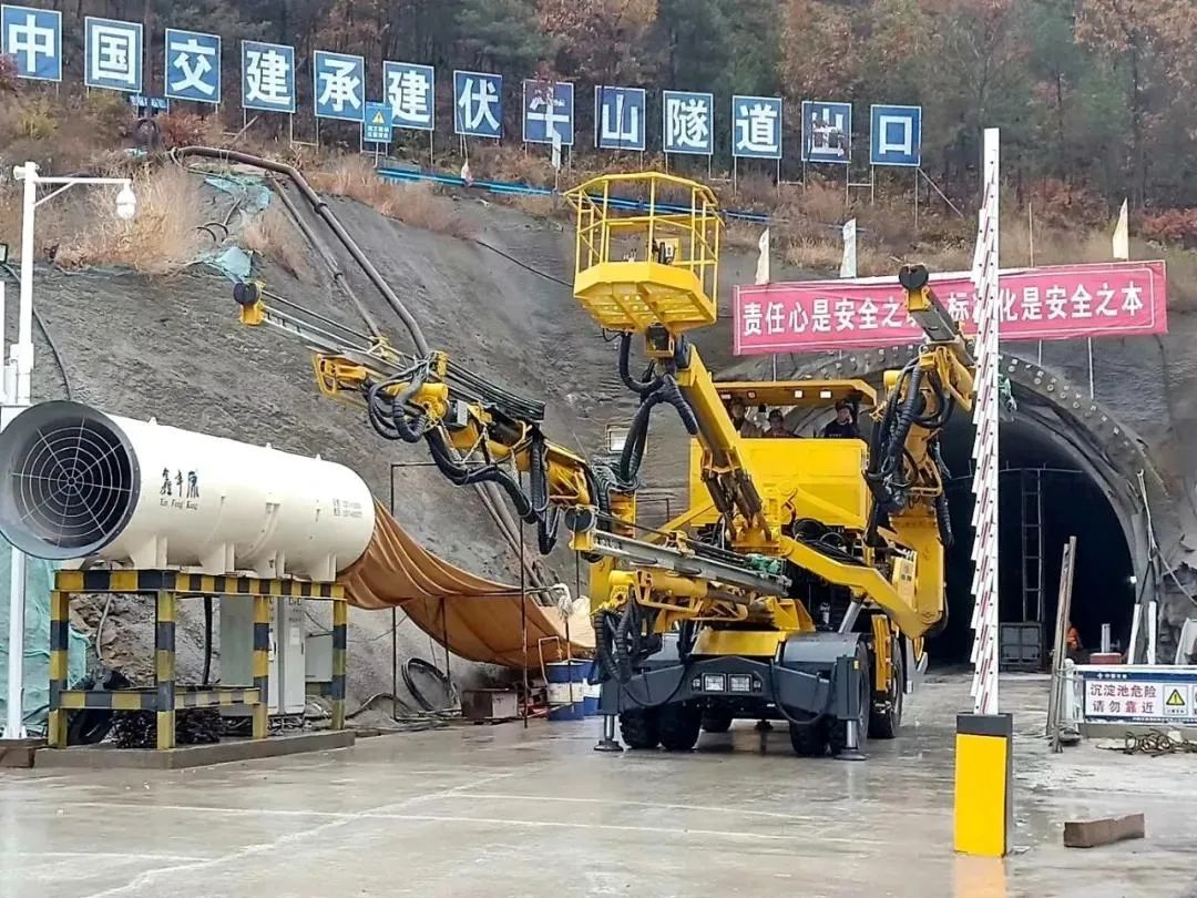 Application of new three arm rock drilling jumbo in extra long mountain tunnel excavation