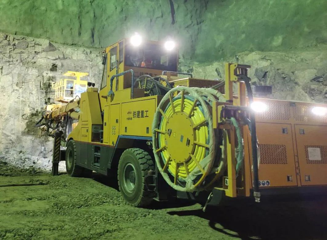 Research on process precision control of multi-arm rock drilling rig in tunnel construction