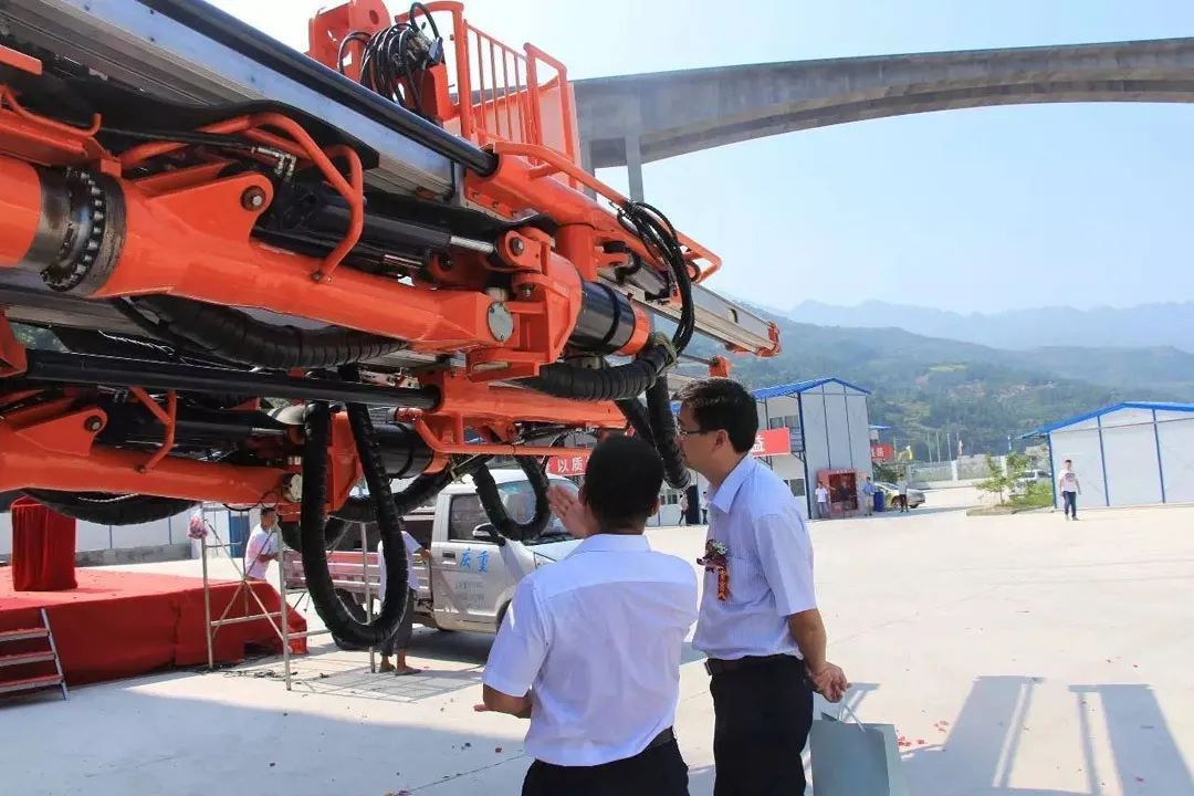 Research on the Application of Three-Arm Rock Drilling Rig in Mountain Railway Tunnel Construction