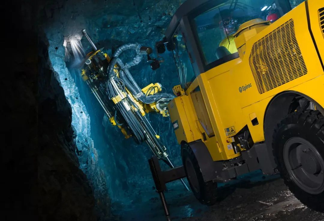 Application of shaft sinking by medium-long hole blasting in Xunke Gold Mine